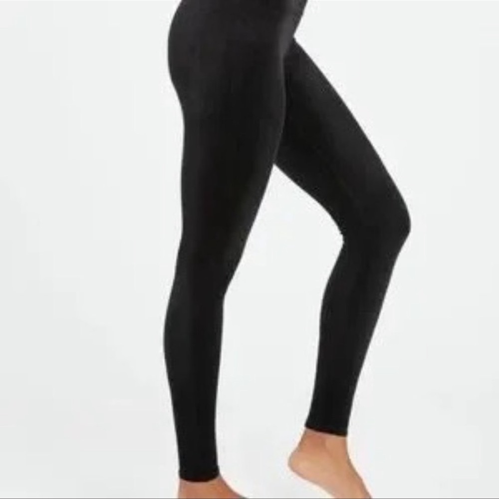 ❤️ Spanx Velvet Leggings Very Black Size XS